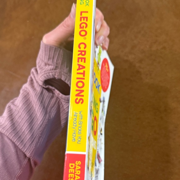 LEGO Big Book of Amazing Creations - Red, Blue, Yellow - Picture 3 of 3